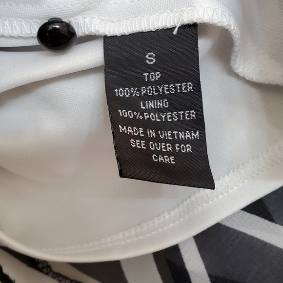 NWOT Black and White Chevron Print Blouse - Picture 5 of 8